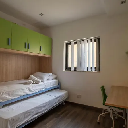 Bugibba Square Seaview 3 Bedroom Apartament