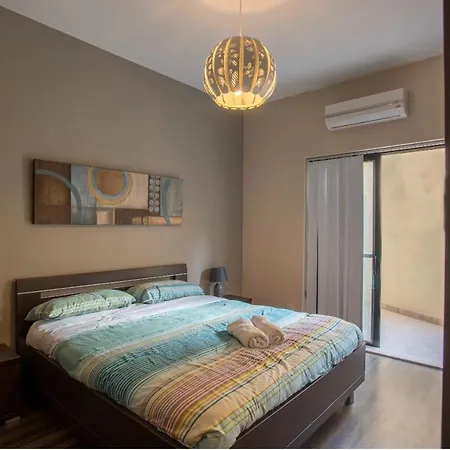 Apartment Bugibba Square Seaview 3 Bedroom *