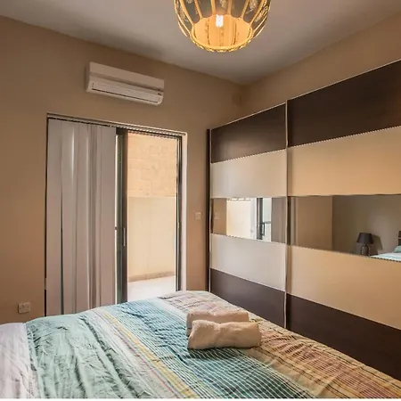 Bugibba Square Seaview 3 Bedroom * St. Paul's Bay