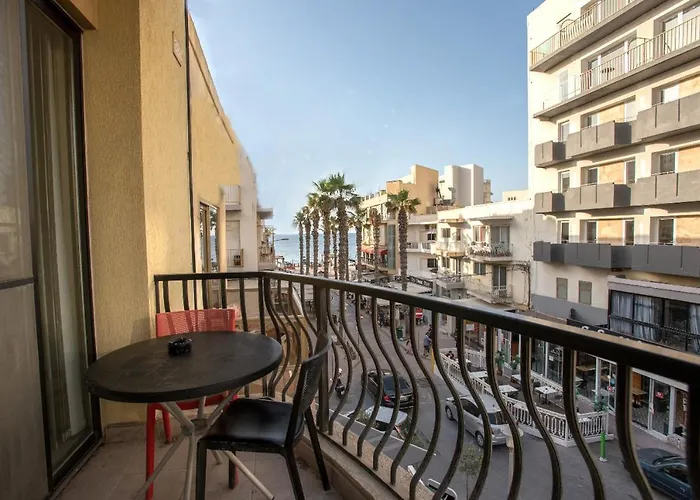 アパート Bugibba Square Seaview 3 Bedroom セント・ポールズ・ベイ