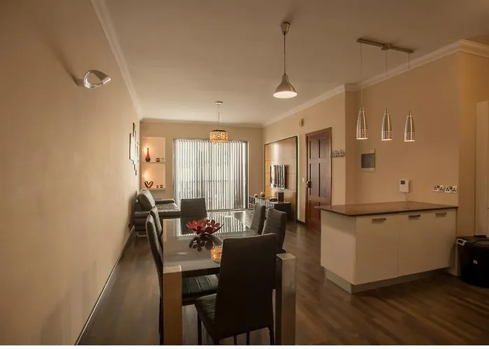 Bugibba Square Seaview 3 Bedroom セント・ポールズ・ベイ