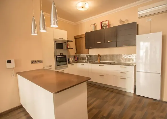 Bugibba Square Seaview 3 Bedroom アパート セント・ポールズ・ベイ